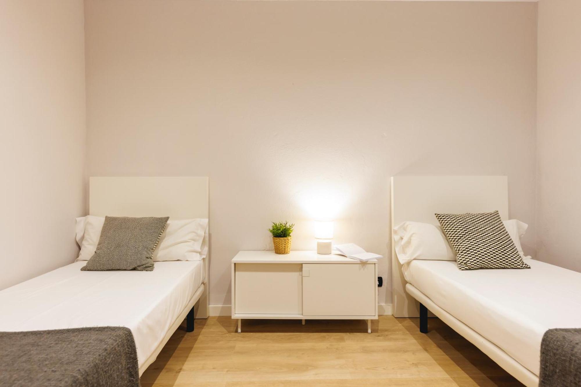 Bravissimo Apartaments Mora 4 Gérone Extérieur photo